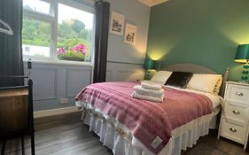 Pinebrook House Double Bed Small En-Suite Room Beautiful Garden